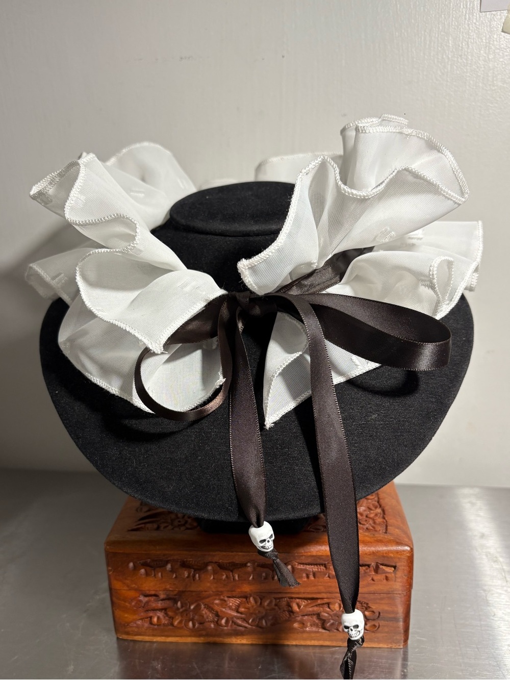 Ruffle collar ruff fashion avant guard cosplay historic clown vampire